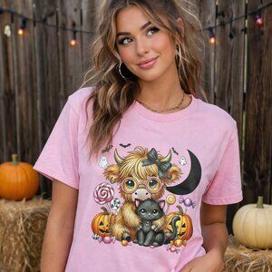 Cute Halloween Highland Cow | Pink | Graphic T-Shirt